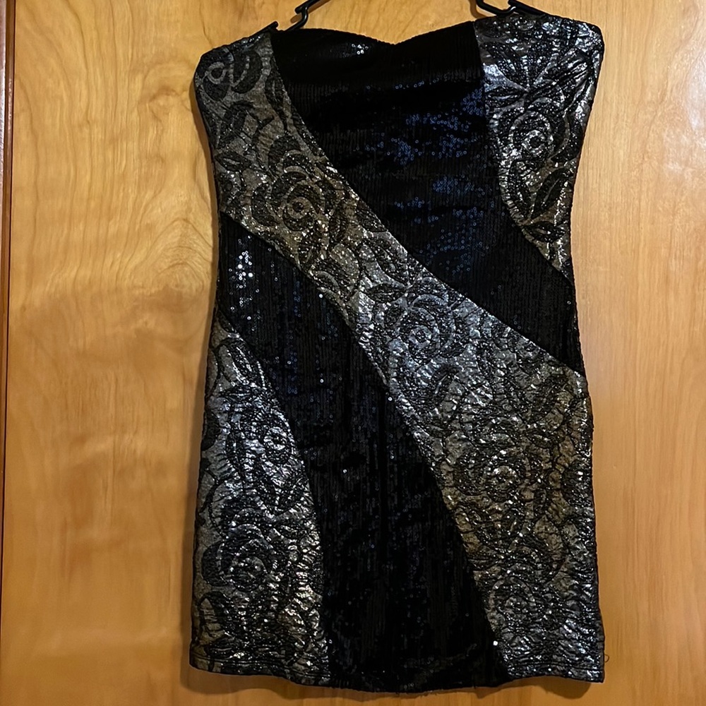 By Carolina. Size Large.